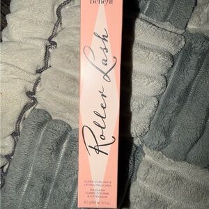 Benefit Roller Lash Mascara in Pink Box